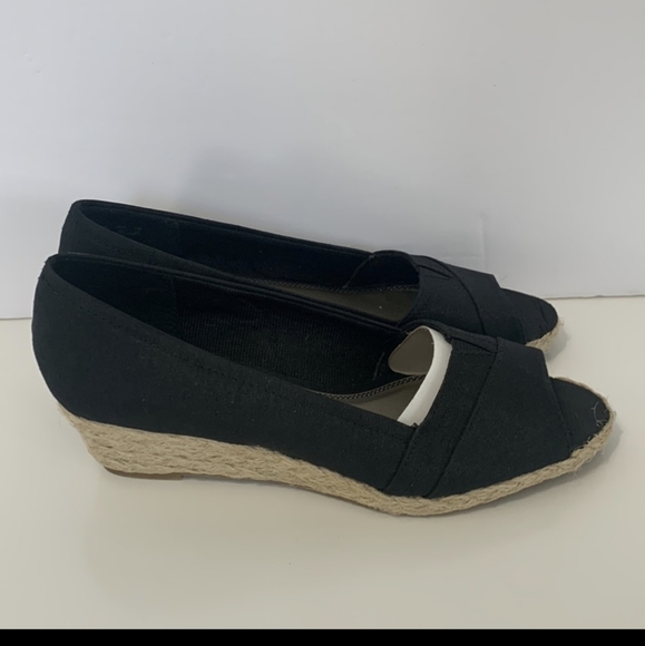 LIFE STRIDE black wedge espadrilles NWOT 7W - Picture 2 of 6